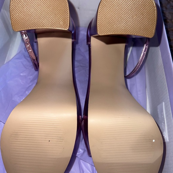 Heels - Picture 4 of 4